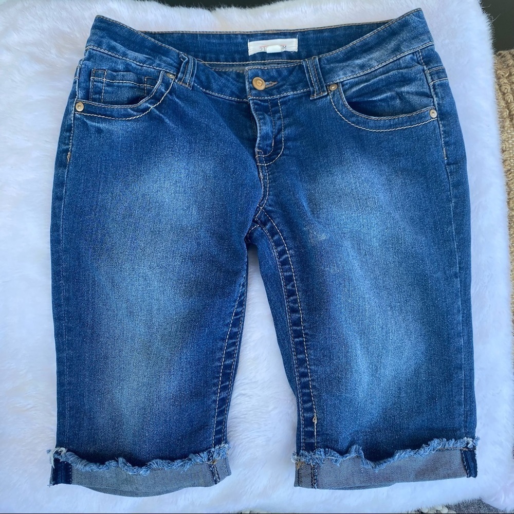21 Denim shorts with cuff Size 28.